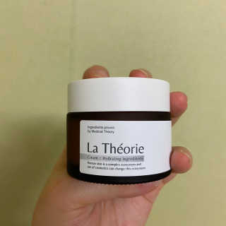 La Theorie Hydrating Ingredients | 하이드레이팅 인그레이디언츠 — 4.5점을 준 리뷰어가 2020년 5월 올린 사용 사진