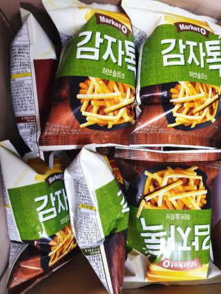 마켓오 감자톡 허브솔트맛/매콤달콤맛 — 5점을 준 리뷰어가 2020년 6월 올린 사용 사진