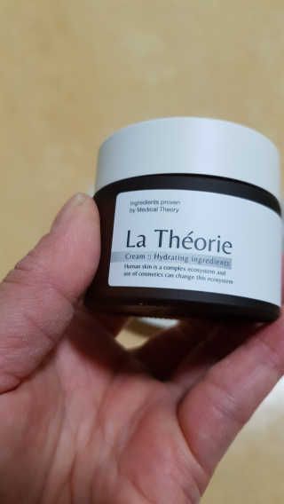 La Theorie Hydrating Ingredients | 하이드레이팅 인그레이디언츠 — 5점을 준 리뷰어가 2020년 4월 올린 사용 사진