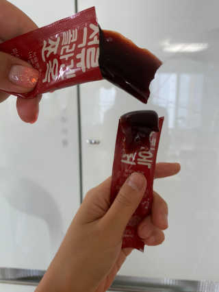 조은약초 석류콜라겐 석류즙 석류쪼옥 젤리 스틱 15포 x 20g — 5점을 준 리뷰어가 2020년 8월 올린 사용 사진