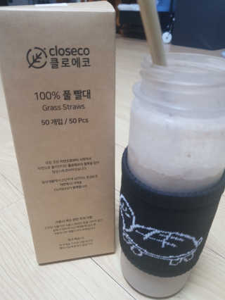 클로에코 친환경 풀빨대와 폐플라스틱 컵홀더 — 4점을 준 리뷰어가 2020년 8월 올린 사용 사진