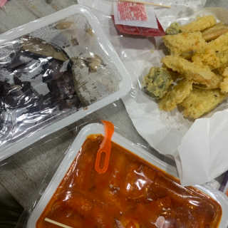 죠스떡볶이 [죠스푸드] 짜빠떡볶이+떡또그+범벅만두 신메뉴 3종 — 1.5점을 준 리뷰어가 2020년 4월 올린 사용 사진