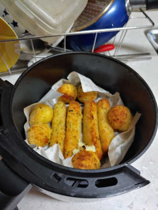 가치식탁 리얼치즈스틱, 리얼크림치즈볼 — 5점을 준 리뷰어가 2020년 8월 올린 사용 사진