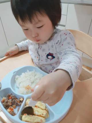유비맘 캐릭터 실리콘 흡착 식판_색상 랜덤발송 — 5점을 준 리뷰어가 2020년 10월 올린 사용 사진