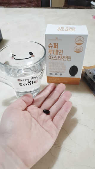 메이준뉴트리 슈퍼 루테인 아스타잔틴 — 5점을 준 리뷰어가 2020년 5월 올린 사용 사진