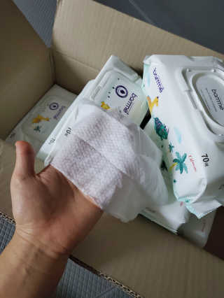 오브맘 밤 프리미엄 엠보싱 물티슈 70매 10개입 — 5점을 준 리뷰어가 2020년 12월 올린 사용 사진