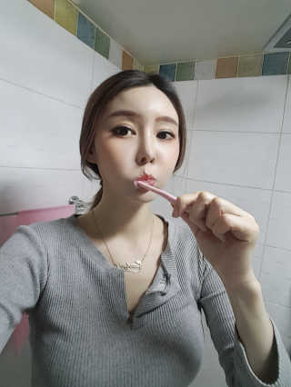 코랄 유기농 성분 천연치약,  코랄 밍크 벨벳칫솔 — 4점을 준 리뷰어가 2020년 4월 올린 사용 사진