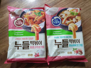 [풀무원] 달콤고추장크림, 양송이버섯크림 누들떡볶이 — 5점을 준 리뷰어가 2020년 5월 올린 사용 사진