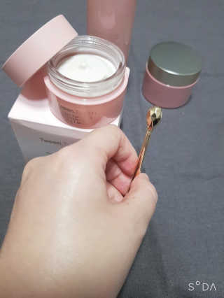 Tween.Ty Skin 트웬티스킨 리페어 아이크림 프리미엄 라인 — 5점을 준 리뷰어가 2020년 10월 올린 사용 사진