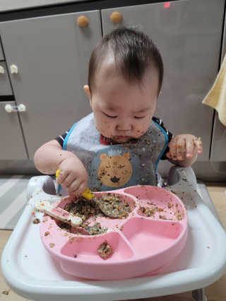 유비맘 캐릭터 실리콘 흡착 식판_색상 랜덤발송 — 4.5점을 준 리뷰어가 2020년 10월 올린 사용 사진
