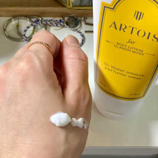 아르투아 ARTOIS 꽃밭에 누운듯 은은한 꽃향기, 아르투아 자르 바디로션 — 5점을 준 리뷰어가 2020년 7월 올린 사용 사진