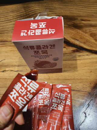 조은약초 석류콜라겐 석류즙 석류쪼옥 젤리 스틱 15포 x 20g — 5점을 준 리뷰어가 2020년 8월 올린 사용 사진