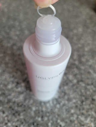 어글리프루프 에센스 스탑디어글리 레드모먼트 에센스 120ml — 5점을 준 리뷰어가 2020년 10월 올린 사용 사진