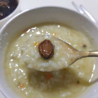 바다는다웰빙이다 완도사랑 전복죽 250g - 2팩 + 전복장조림 2팩 — 4점을 준 리뷰어가 2020년 8월 올린 사용 사진