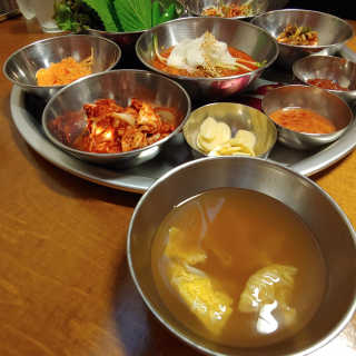 [동네맛집족발] 4개 족발 중 택1 — 5점을 준 리뷰어가 2020년 8월 올린 사용 사진