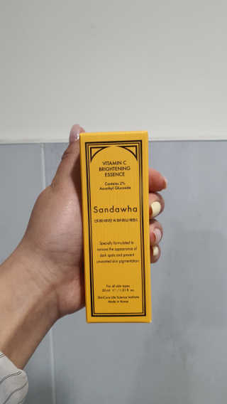 [스킨큐어] 산다화 비타민C 화이트닝 에센스 30ml — 5점을 준 리뷰어가 2020년 4월 올린 사용 사진