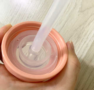 유비맘 샘방지 PPSU 빨대컵_컬러 랜덤 발송 — 5점을 준 리뷰어가 2020년 7월 올린 사용 사진