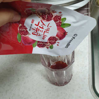 프롬바이오 오직 석류만 [그대로100 석류즙] 하루 1포로 건강하게 — 5점을 준 리뷰어가 2020년 5월 올린 사용 사진