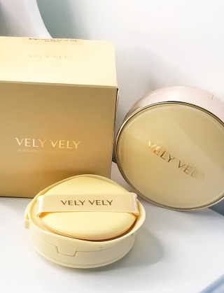 VELY VELY 아우라 허니 글로우 쿠션 — 3점을 준 리뷰어가 2020년 4월 올린 사용 사진