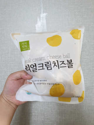 가치식탁 리얼치즈스틱, 리얼크림치즈볼 — 5점을 준 리뷰어가 2020년 7월 올린 사용 사진