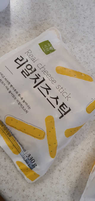 가치식탁 리얼치즈스틱, 리얼크림치즈볼 — 5점을 준 리뷰어가 2020년 5월 올린 사용 사진
