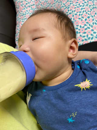 유비맘 PPSU 젖병 노꼭지_260ml_컬러 랜덤 발송 — 5점을 준 리뷰어가 2020년 6월 올린 사용 사진