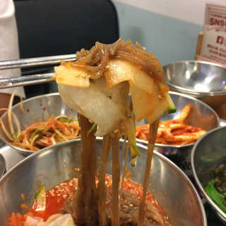 [동네맛집족발] 4개 족발 중 택1 — 5점을 준 리뷰어가 2020년 7월 올린 사용 사진