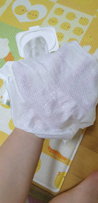 오브맘 밤 프리미엄 엠보싱 물티슈 70매 10개입 — 5점을 준 리뷰어가 2020년 12월 올린 사용 사진