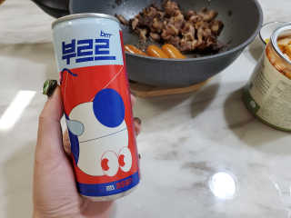 [칼로리 걱정 NO 제로칼로리 탄산음료]  부담없이 즐기는 부르르Brrr~~ 제로 콜라 — 5점을 준 리뷰어가 2020년 11월 올린 사용 사진