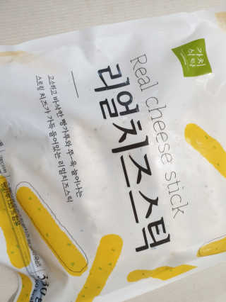 가치식탁 리얼치즈스틱, 리얼크림치즈볼 — 5점을 준 리뷰어가 2020년 5월 올린 사용 사진