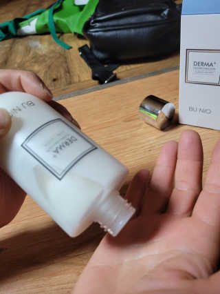뷰니오 더마플러스 카밍 에멀전200ml — 5점을 준 리뷰어가 2020년 12월 올린 사용 사진