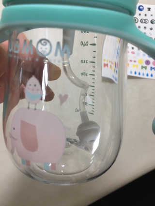 유비맘 트라이탄 코니빨대컵_컬러 랜덤 발송 — 5점을 준 리뷰어가 2020년 8월 올린 사용 사진