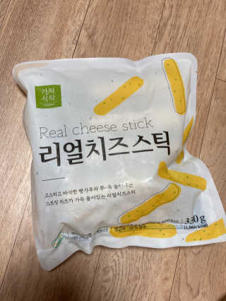 가치식탁 리얼치즈스틱, 리얼크림치즈볼 — 5점을 준 리뷰어가 2020년 8월 올린 사용 사진