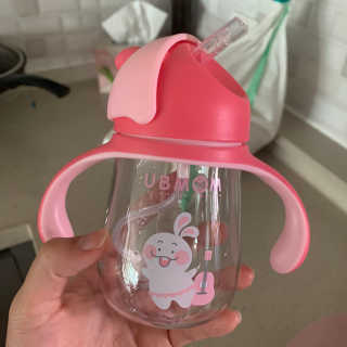 유비맘 트라이탄 코니빨대컵_컬러 랜덤 발송 — 3점을 준 리뷰어가 2020년 11월 올린 사용 사진