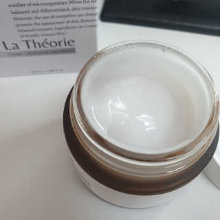 La Theorie Hydrating Ingredients | 하이드레이팅 인그레이디언츠 — 4점을 준 리뷰어가 2020년 5월 올린 사용 사진