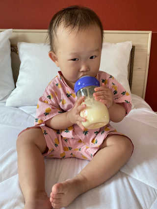 하이비코리아 앉아서나서서먹는젖병 하이비 PPSU 빨대젖병 — 4점을 준 리뷰어가 2020년 6월 올린 사용 사진