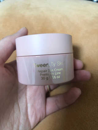 Tween.Ty Skin 트웬티스킨 리페어 아이크림 프리미엄 라인 — 5점을 준 리뷰어가 2020년 10월 올린 사용 사진