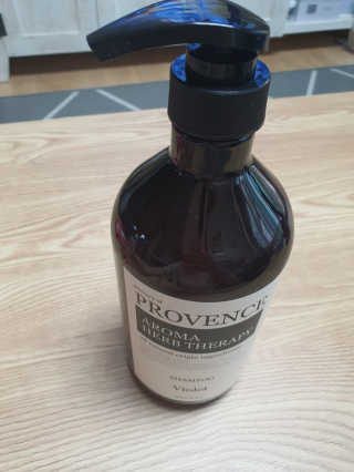 프로방스 바이올렛 퍼퓸 샴푸 1000ml 업그레이드 — 5점을 준 리뷰어가 2020년 8월 올린 사용 사진