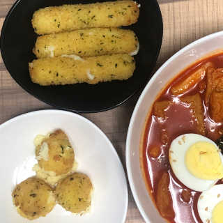 가치식탁 리얼치즈스틱, 리얼크림치즈볼 — 4.5점을 준 리뷰어가 2020년 8월 올린 사용 사진