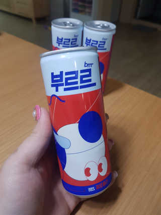 [칼로리 걱정 NO 제로칼로리 탄산음료]  부담없이 즐기는 부르르Brrr~~ 제로 콜라 — 5점을 준 리뷰어가 2020년 12월 올린 사용 사진