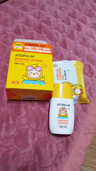 아토팜 야외놀이 선밀크 SPF50+ PA+++ — 5점을 준 리뷰어가 2020년 5월 올린 사용 사진