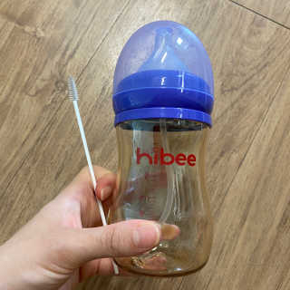 하이비코리아 앉아서나서서먹는젖병 하이비 PPSU 빨대젖병 — 5점을 준 리뷰어가 2020년 6월 올린 사용 사진