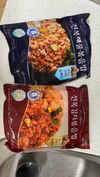바다는다웰빙이다 전복해물볶음밥/전복김치볶음밥 250g-4봉지 — 4점을 준 리뷰어가 2020년 8월 올린 사용 사진