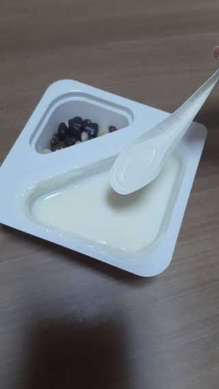남양유업 또깍 접어 떠먹는 불가리스 2종 — 4.5점을 준 리뷰어가 2020년 10월 올린 사용 사진