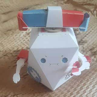 움직이는 종이로봇 - 로빗 로얄버전 움직이는 종이 로봇 - 로빗 — 4.5점을 준 리뷰어가 2020년 11월 올린 사용 사진