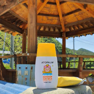 아토팜 야외놀이 선밀크 SPF50+ PA+++ — 5점을 준 리뷰어가 2020년 5월 올린 사용 사진