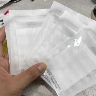 엘라밴드 하이드로 도트 스팟패치 12mm, 티트리 — 1.5점을 준 리뷰어가 2020년 8월 올린 사용 사진
