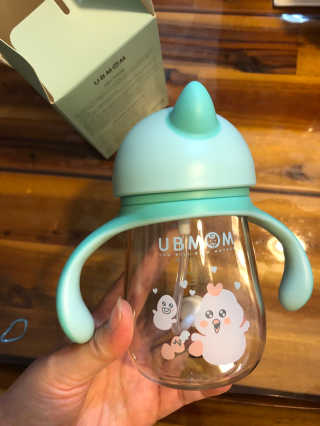 유비맘 트라이탄 코니빨대컵_컬러 랜덤 발송 — 5점을 준 리뷰어가 2020년 10월 올린 사용 사진