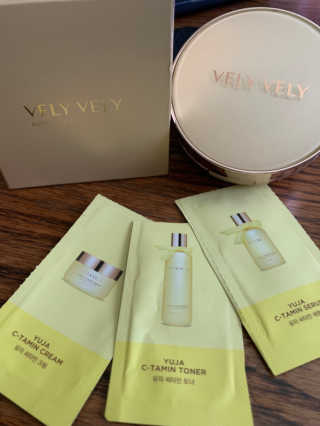 VELY VELY 아우라 허니 글로우 쿠션 — 5점을 준 리뷰어가 2020년 4월 올린 사용 사진