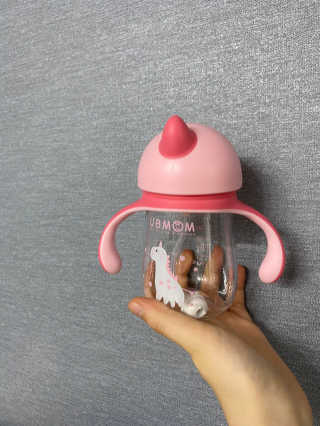 유비맘 트라이탄 코니빨대컵_컬러 랜덤 발송 — 5점을 준 리뷰어가 2020년 7월 올린 사용 사진